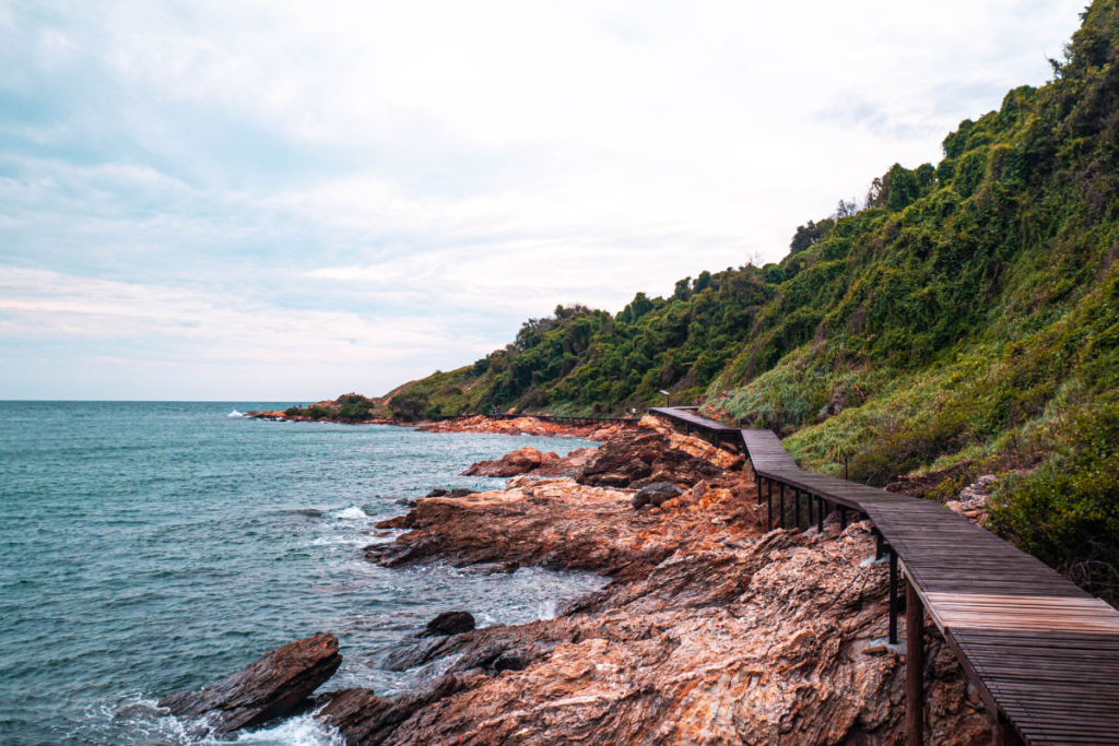 หาดแหลมเจริญ